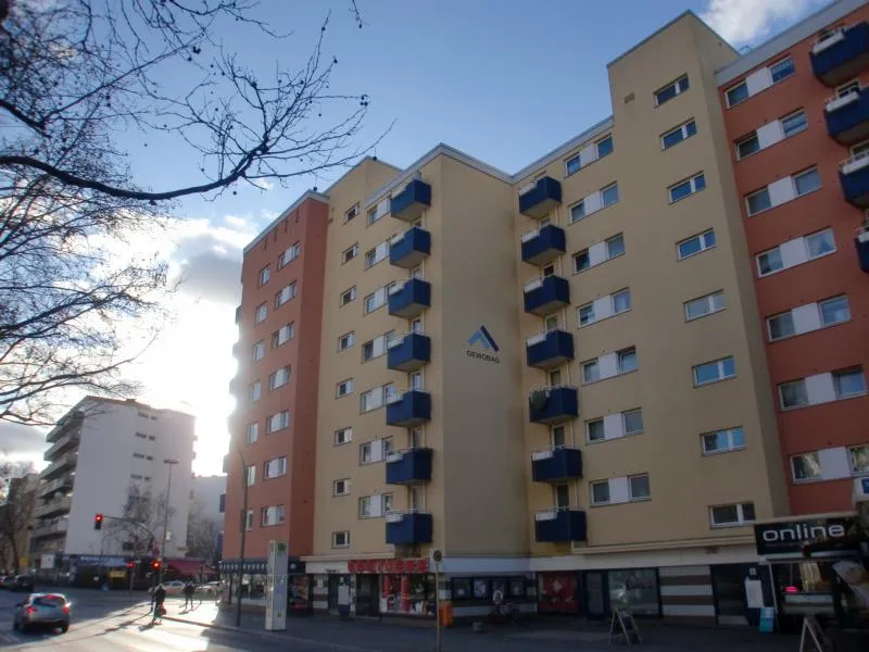 Schöne 3-Zimmer-Wohnung mit Balkon. Einkommensgrenzen beachten. — photo 1